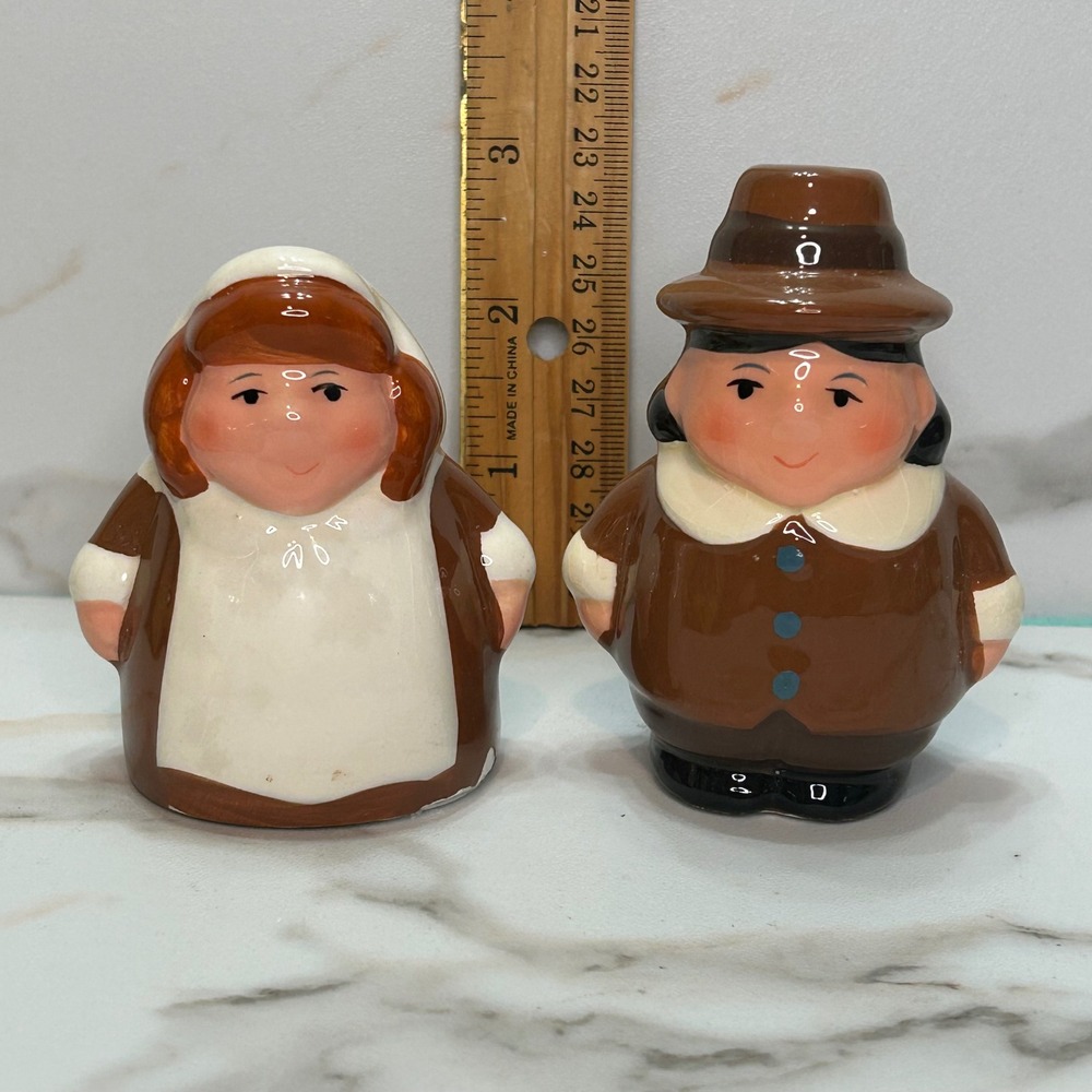 Publix 2004 Pilgrim Salt and Pepper Shakers Set Thanksgiving Decor Brown Ceramic